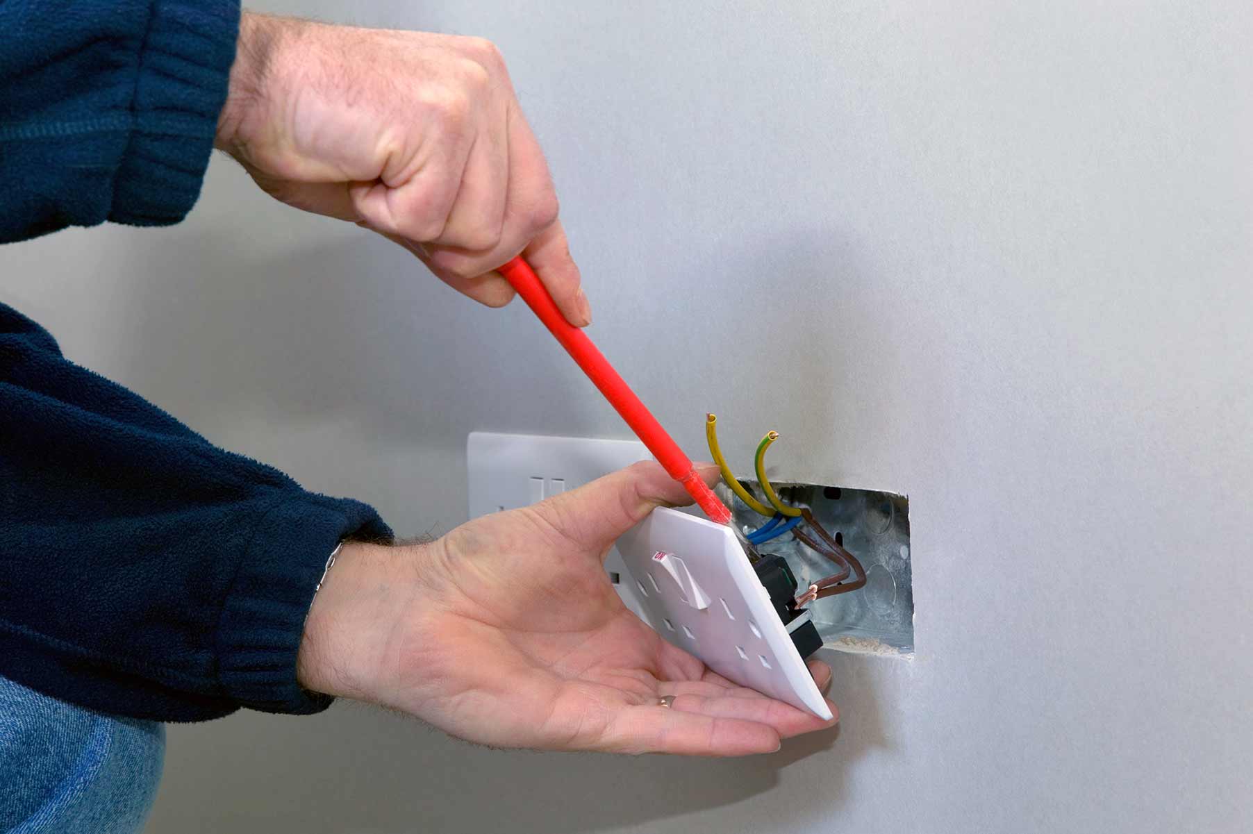 Our electricians can install plug sockets for domestic and commercial proeprties in Swanage and the local area. 